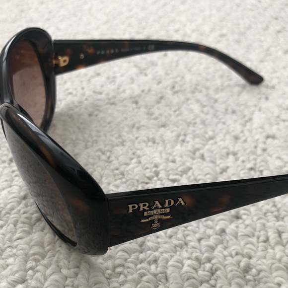 prada 57017